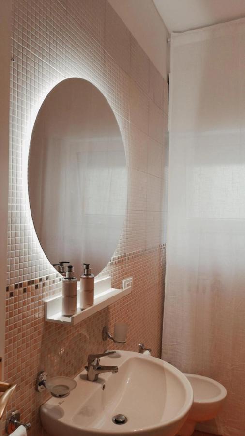 So Fine Petruzzelli Flat Apartment Bari Bagian luar foto